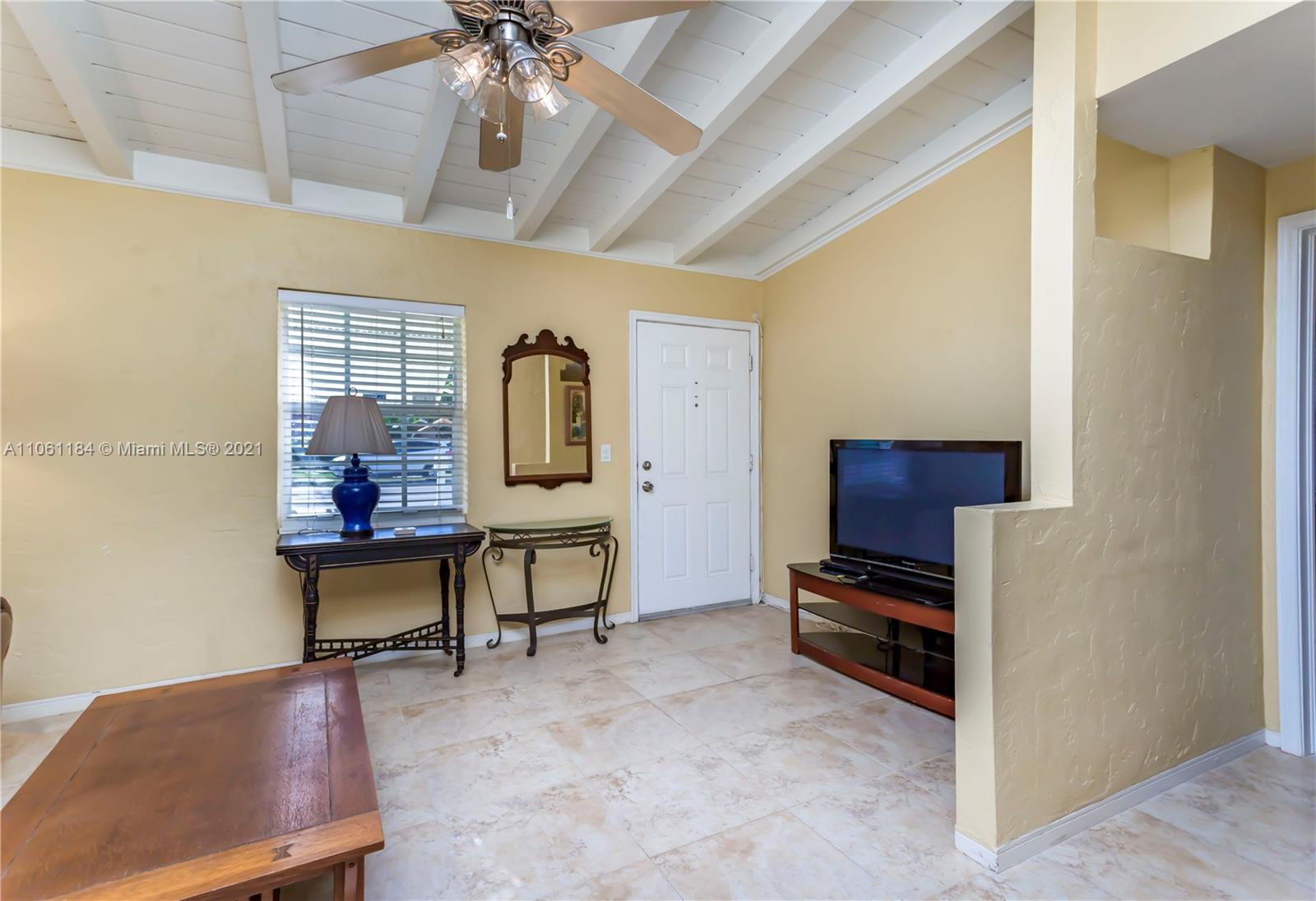 530 Roberts Road Homestead, FL 33030 - Photo 3 of 26 LIVING/FAMILY ROOM