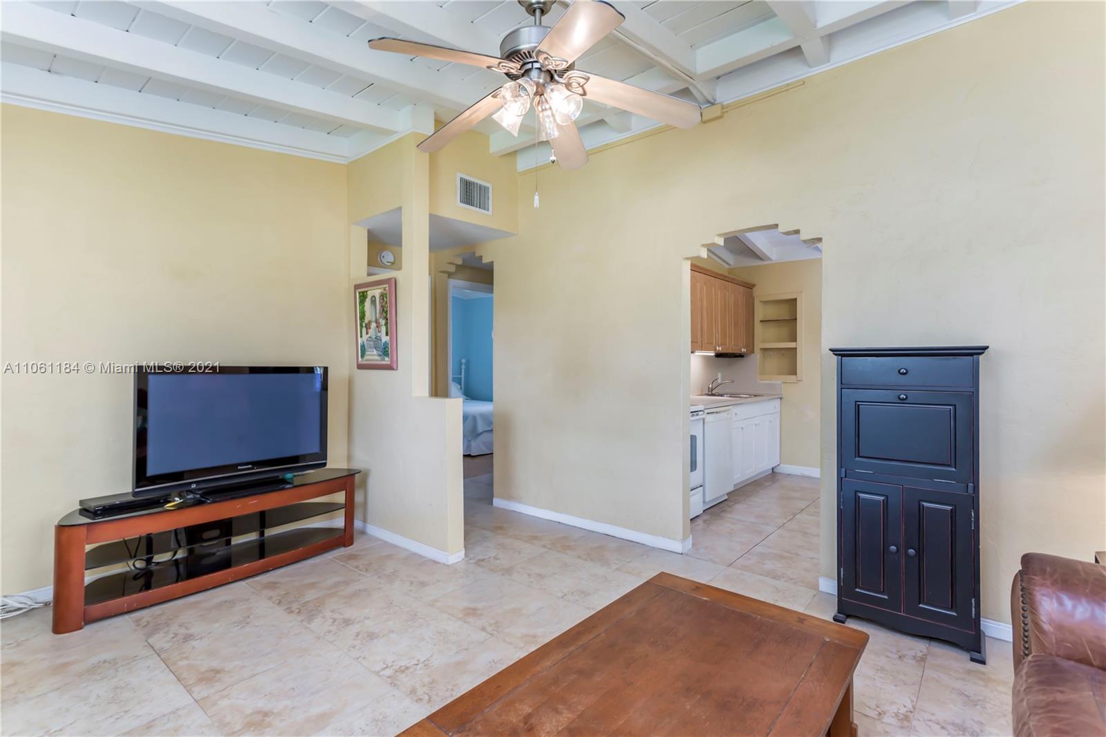 530 Roberts Road Homestead, FL 33030 - Photo 4 of 26 LIVING/FAMILY ROOM