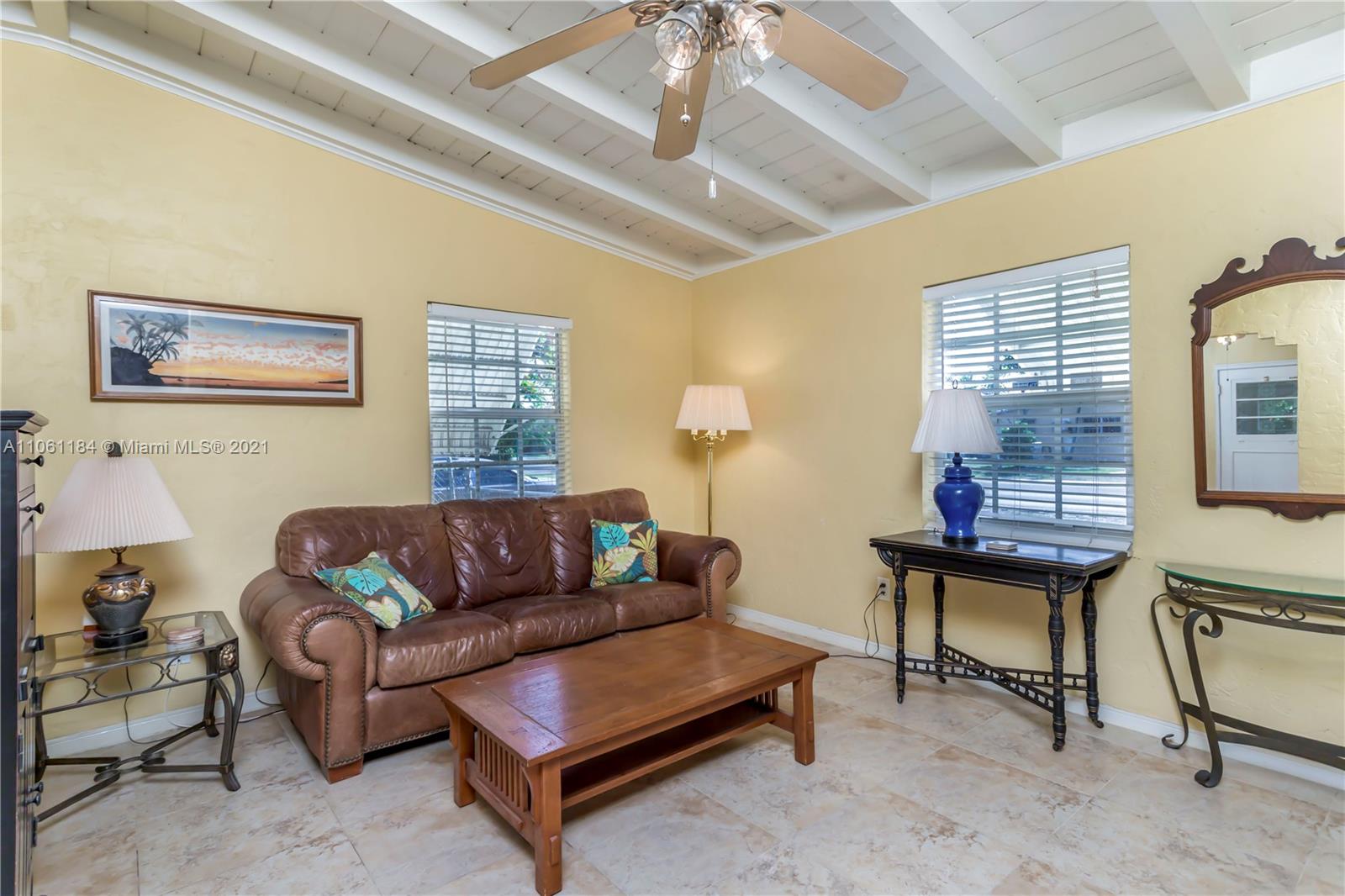 530 Roberts Road Homestead, FL 33030 - Photo 5 of 26 LIVING/FAMILY ROOM