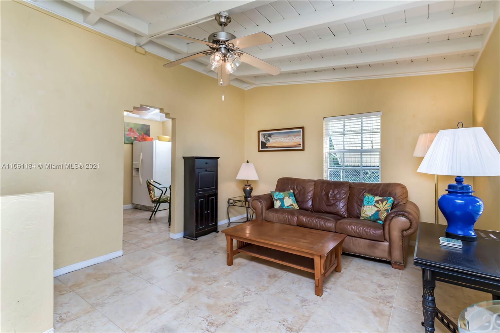 530 Roberts Road Homestead, FL 33030 - Photo 6 of 26 LIVING/FAMILY ROOM