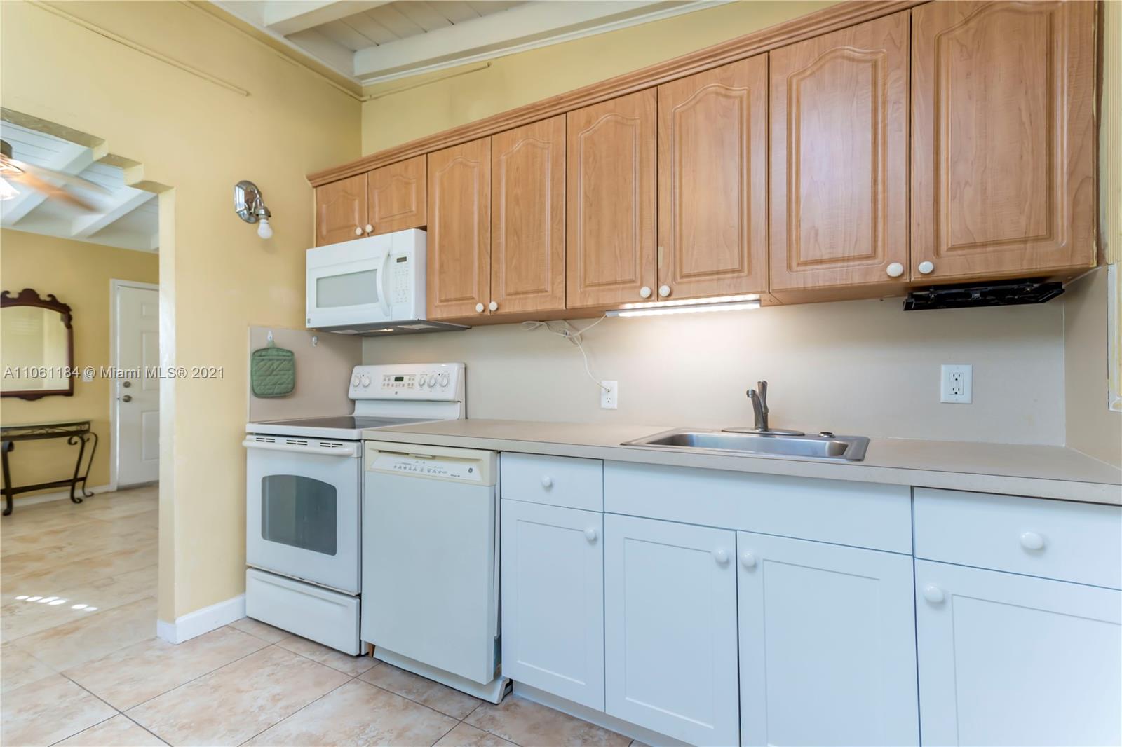 530 Roberts Road Homestead, FL 33030 - Photo 7 of 26 KITCHEN