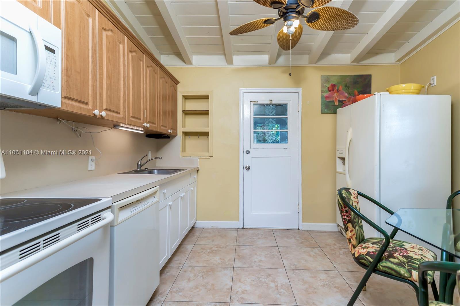 530 Roberts Road Homestead, FL 33030 - Photo 9 of 26 EAT IN KITCHEN