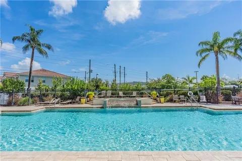 $449,900 | 554 52nd Avenue North, St. Petersburg, FL 33703