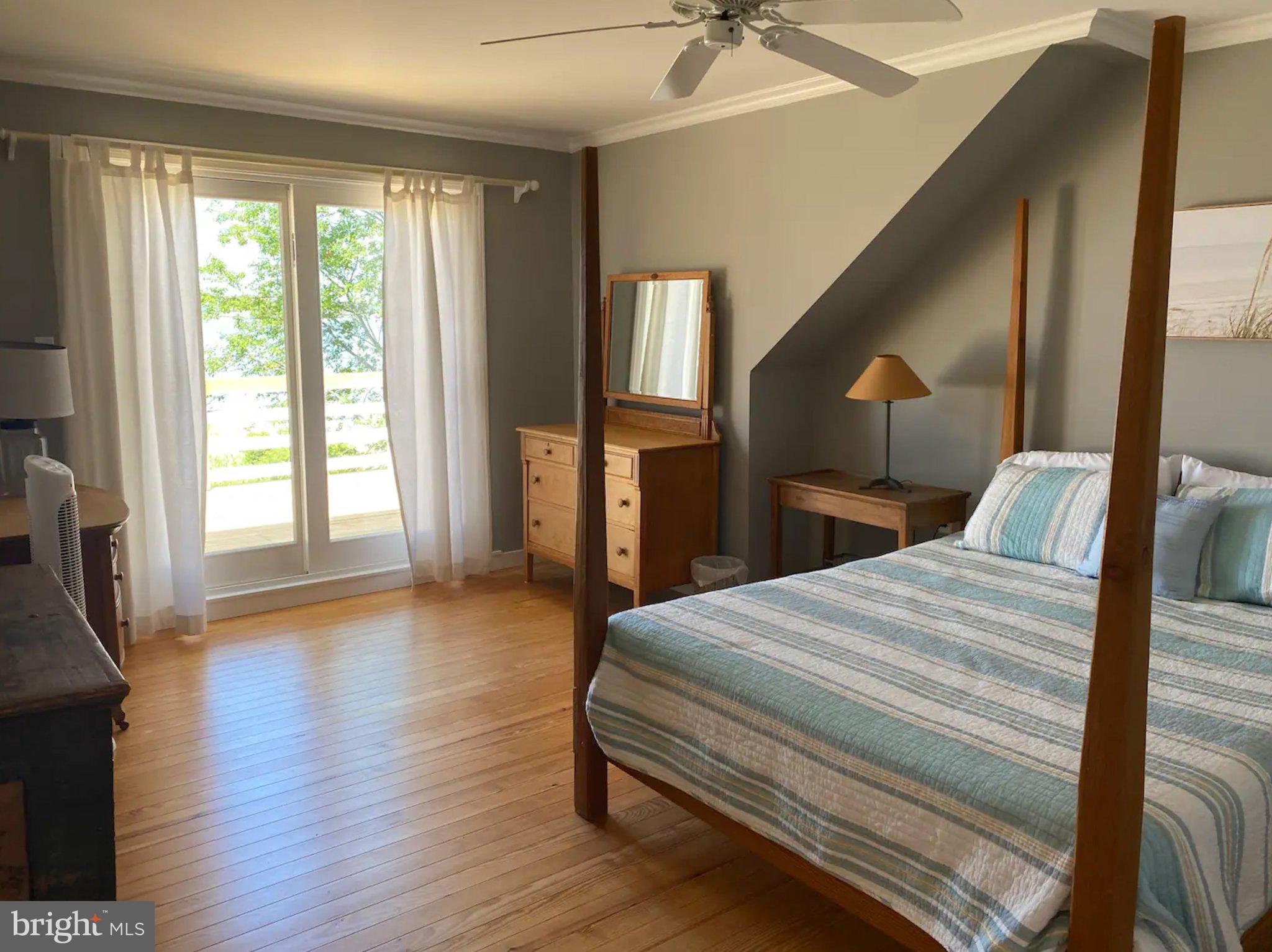 743 North Glebe Road Montross, VA 22520 - Photo 18 of 24 2 upstairs bedroom suites with access to deck.