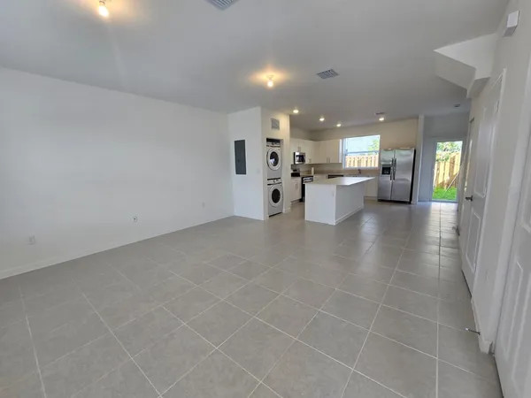 $2,500 | 95 Southeast 11th Avenue, Florida City, FL 33034