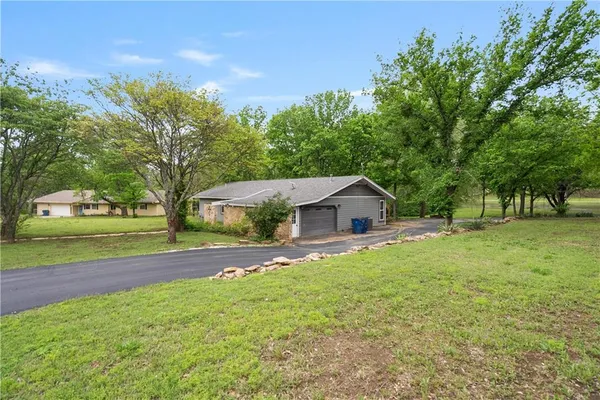 $225,000 | 106 Oak Hills Drive, Coffeyville, KS 67337