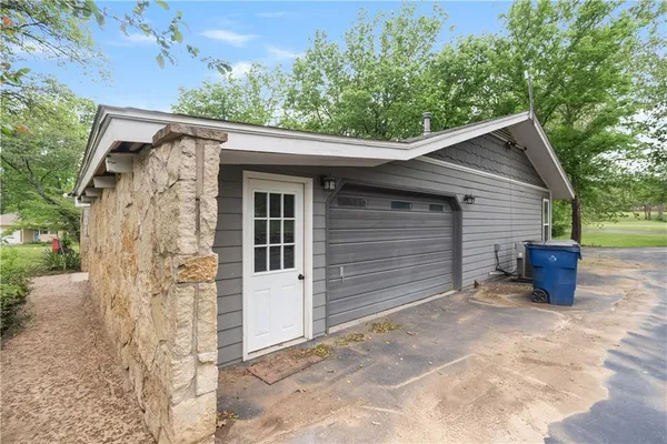 $225,000 | 106 Oak Hills Drive, Coffeyville, KS 67337