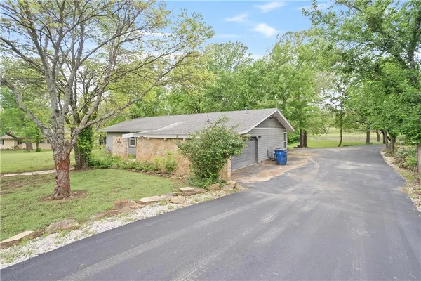 $225,000 | 106 Oak Hills Drive, Coffeyville, KS 67337