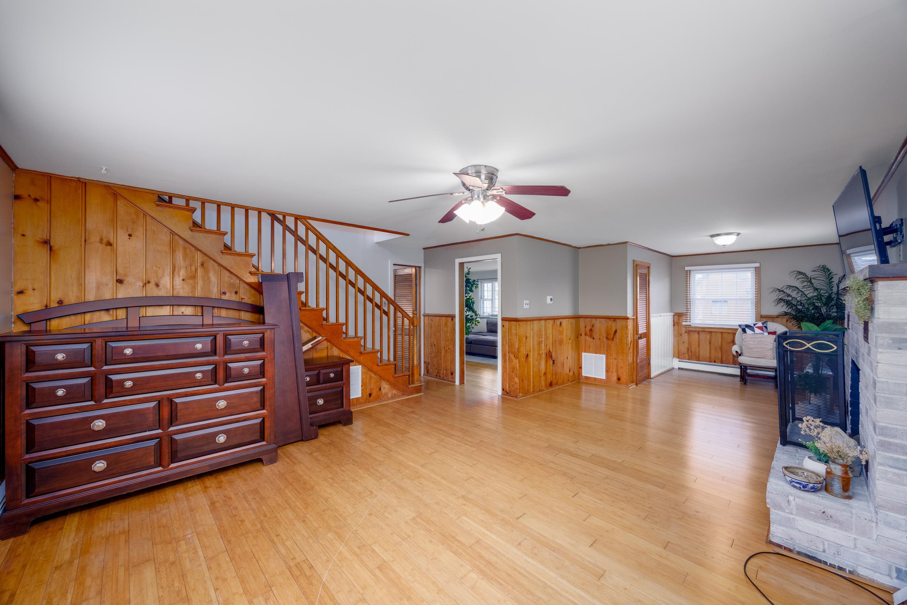 103 Bate Avenue Rio Grande, NJ 08242 - Photo 18 of 50 a living room with furniture and a flat screen tv