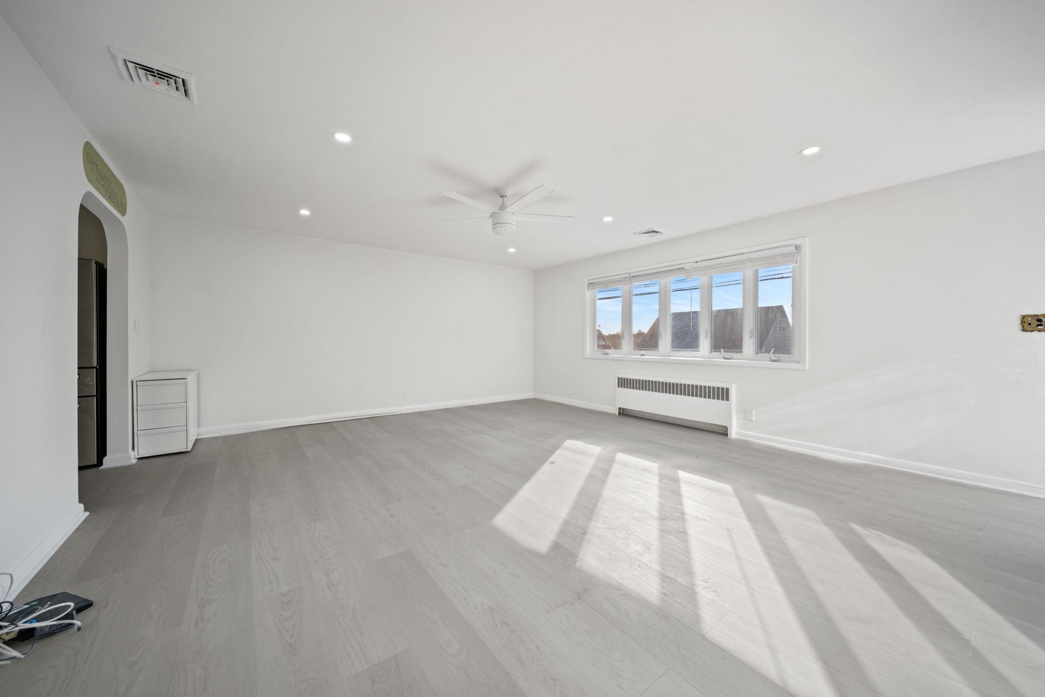 23 Arn Terrace Secaucus, NJ 07094 - Photo 3 of 23