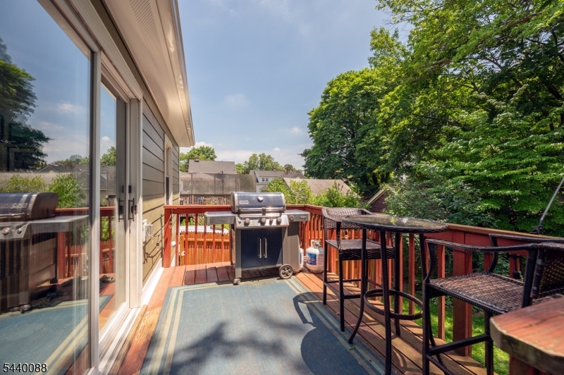 17 Tooker Place Springfield, NJ 07081 - Photo 11 of 24