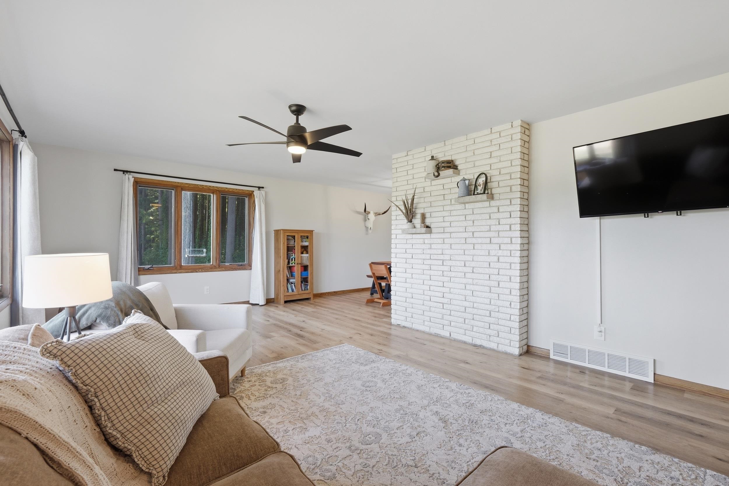 527 Peerless Road Belleville, WI 53508 - Photo 7 of 52