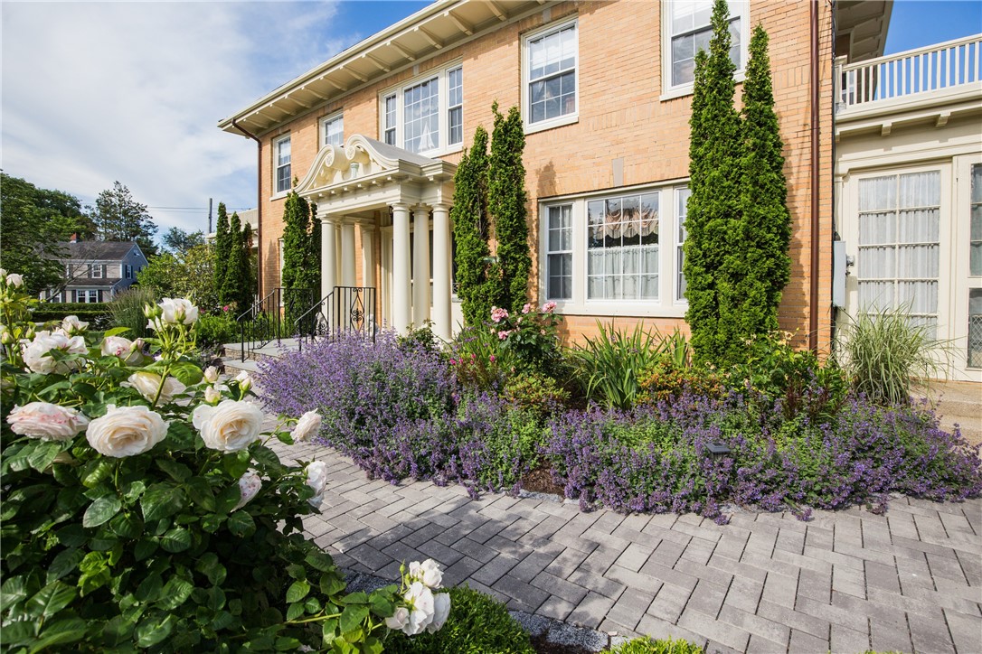 28 West Main Road Middletown, RI 02842 - Photo 4 of 42