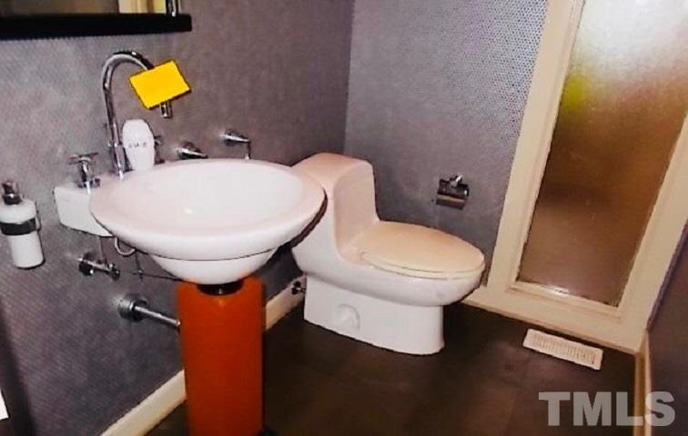 925 Runnymede Road Raleigh, NC 27607 - Photo 8 of 24 a bathroom with a toilet and a sink