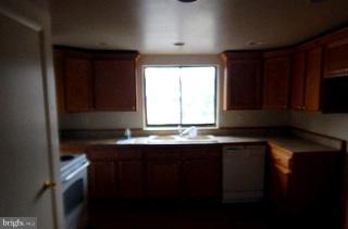15706 Dorset Road, Unit 304 Laurel, MD 20707 - Photo 3 of 8 Kitchen