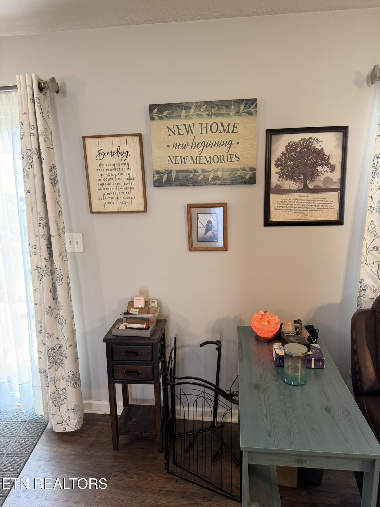 9443 Avian Forest Lane Heiskell, TN 37754 - Photo 21 of 28 Aesthetic Space Living Room