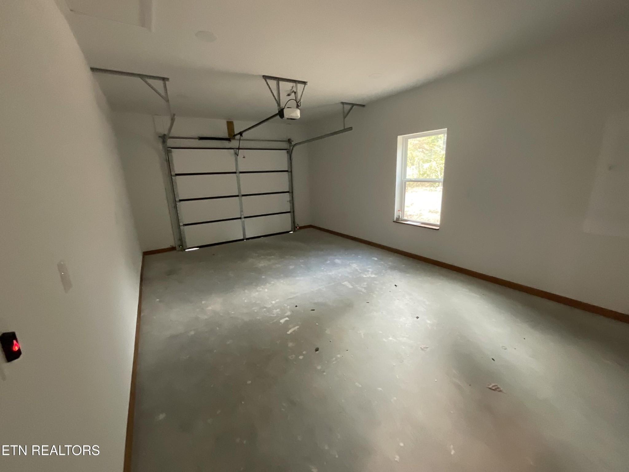 246 Burkemill Road Rockwood, TN 37854 - Photo 20 of 24 wooden floor in an empty room