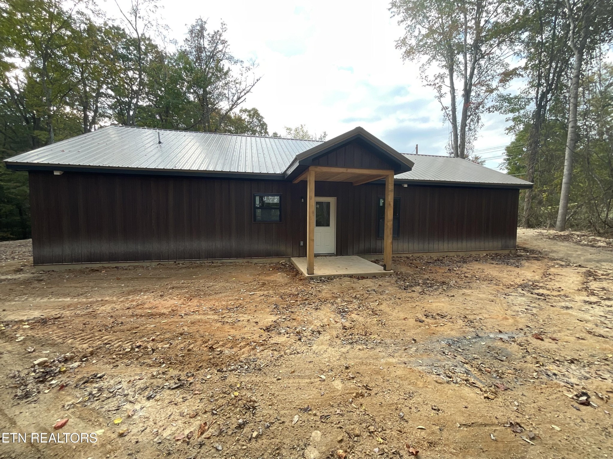 246 Burkemill Road Rockwood, TN 37854 - Photo 22 of 24 a backyard of a house