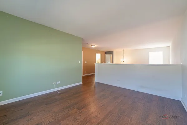 $295,000 | 532 South Jade Lane, Round Lake, IL 60073
