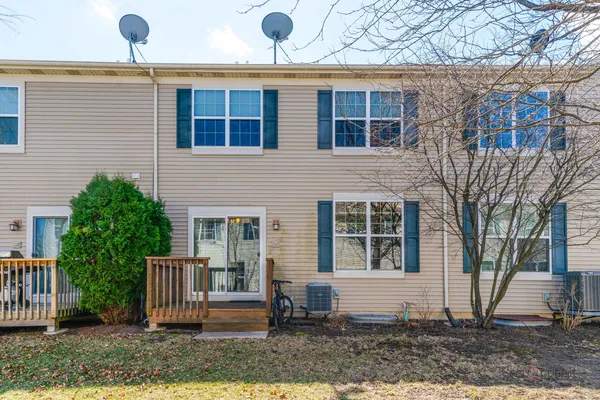 $295,000 | 532 South Jade Lane, Round Lake, IL 60073