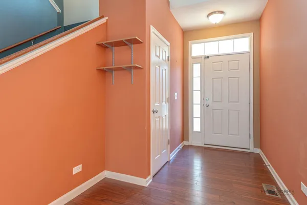 $295,000 | 532 South Jade Lane, Round Lake, IL 60073