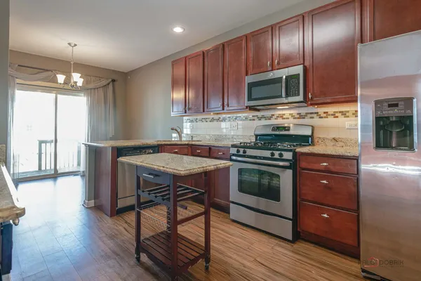 $295,000 | 532 South Jade Lane, Round Lake, IL 60073