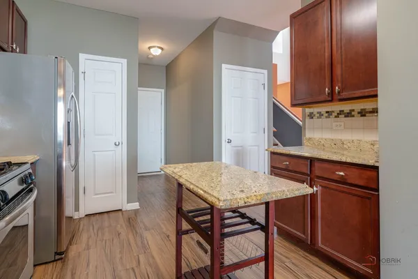 $295,000 | 532 South Jade Lane, Round Lake, IL 60073