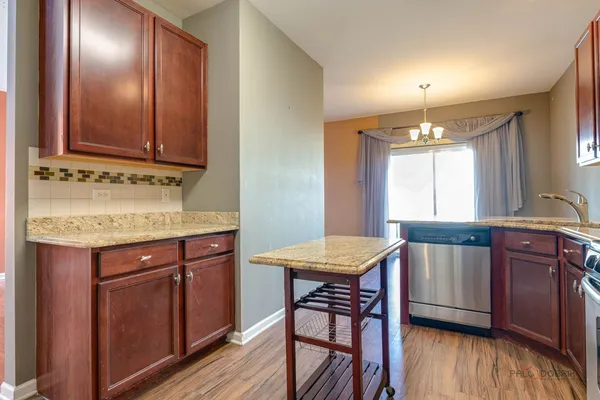 $295,000 | 532 South Jade Lane, Round Lake, IL 60073