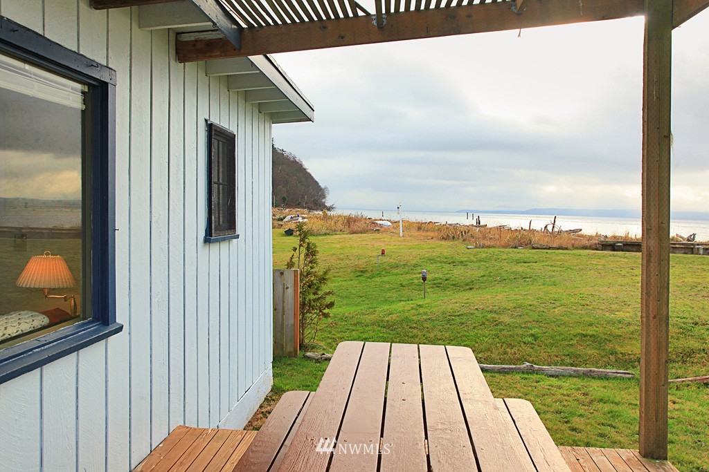 7600 Maxwelton Road Clinton, WA 98236 - Photo 3 of 21 a view of a balcony hardwood