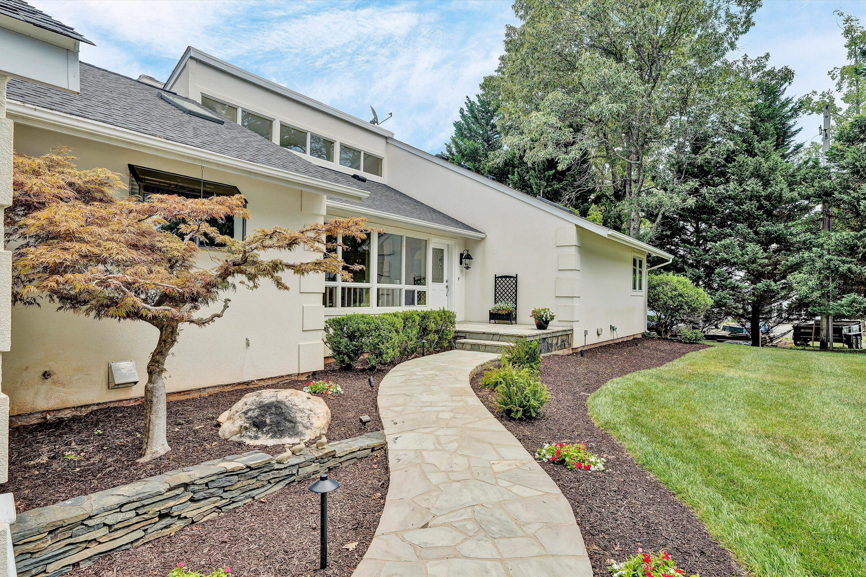 2455 Merriman Way Road Moneta, VA 24121 - Photo 11 of 83 09-DSC00556