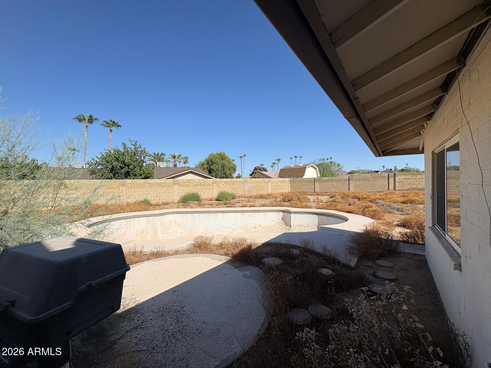 4325 East Shangri La Road Phoenix, AZ 85028 - Photo 8 of 13 4325 E SHANGRI LA RD 9