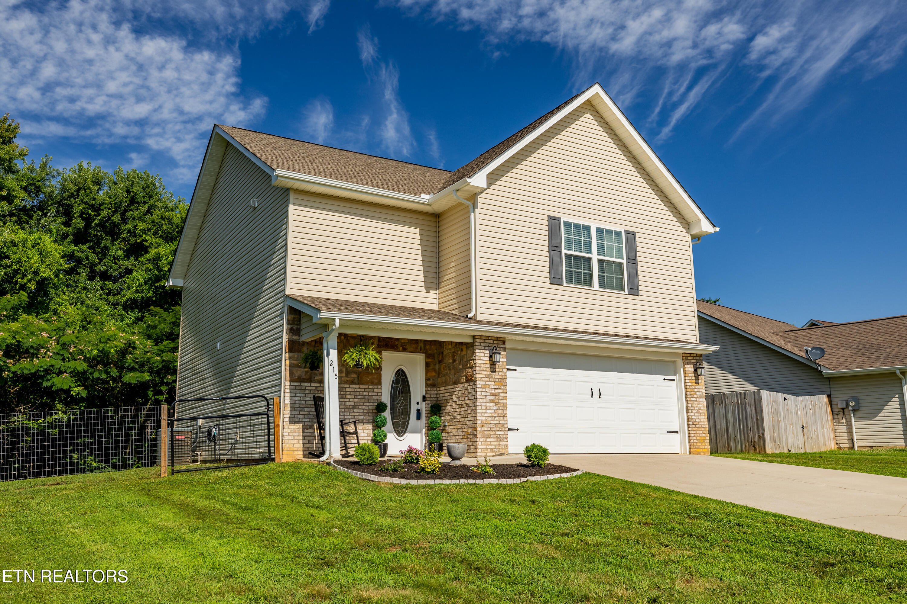 215 Rye Drive Maryville, TN 37801 - Photo 3 of 32 215RyeDr-33