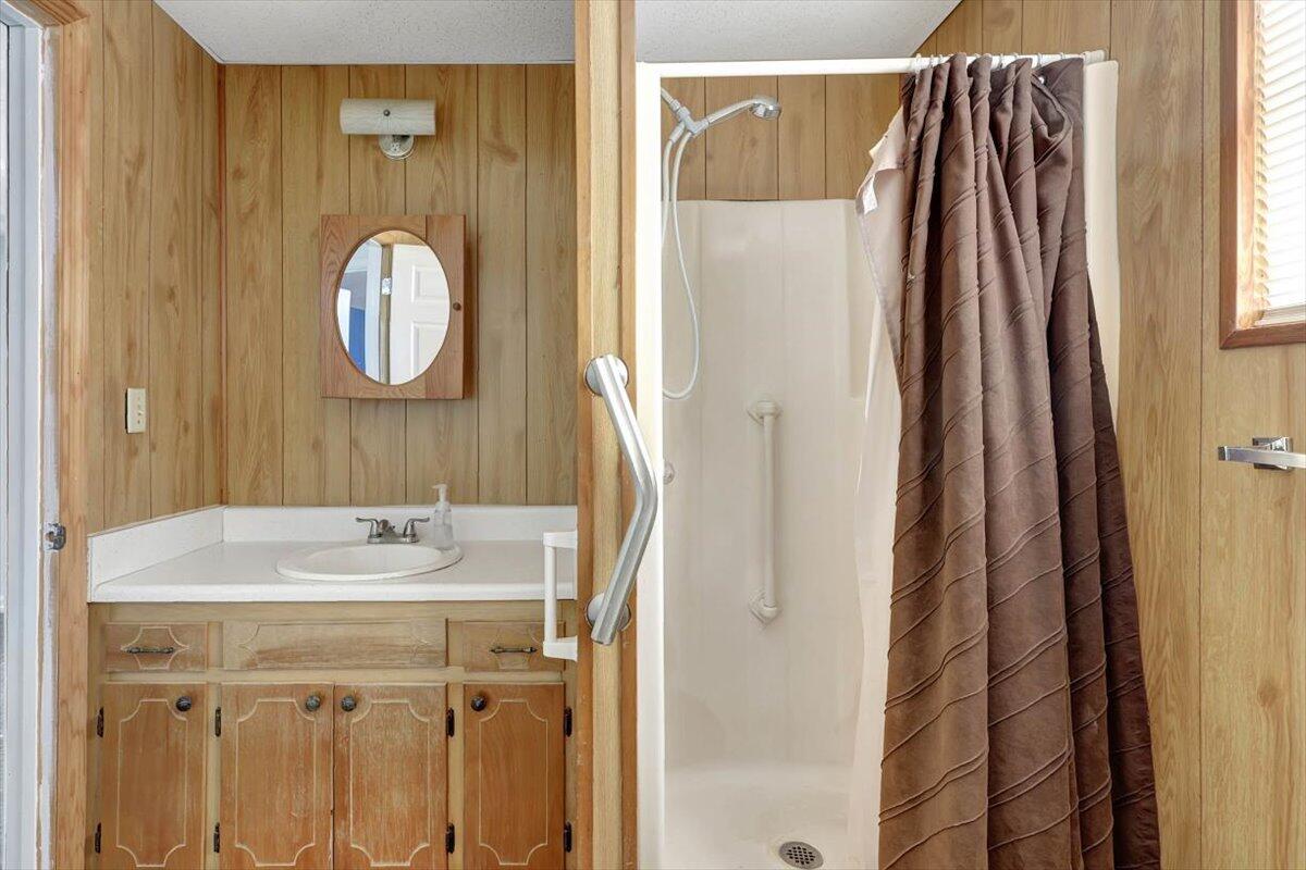 7601 Gamble Road Georgetown, TN 37336 - Photo 28 of 47 Downstairs walkin shower