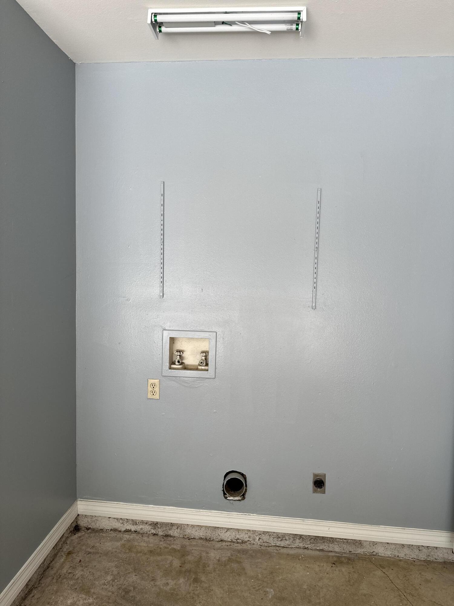 114 Wright Circle Niceville, FL 32578 - Photo 12 of 17 a view of a small space