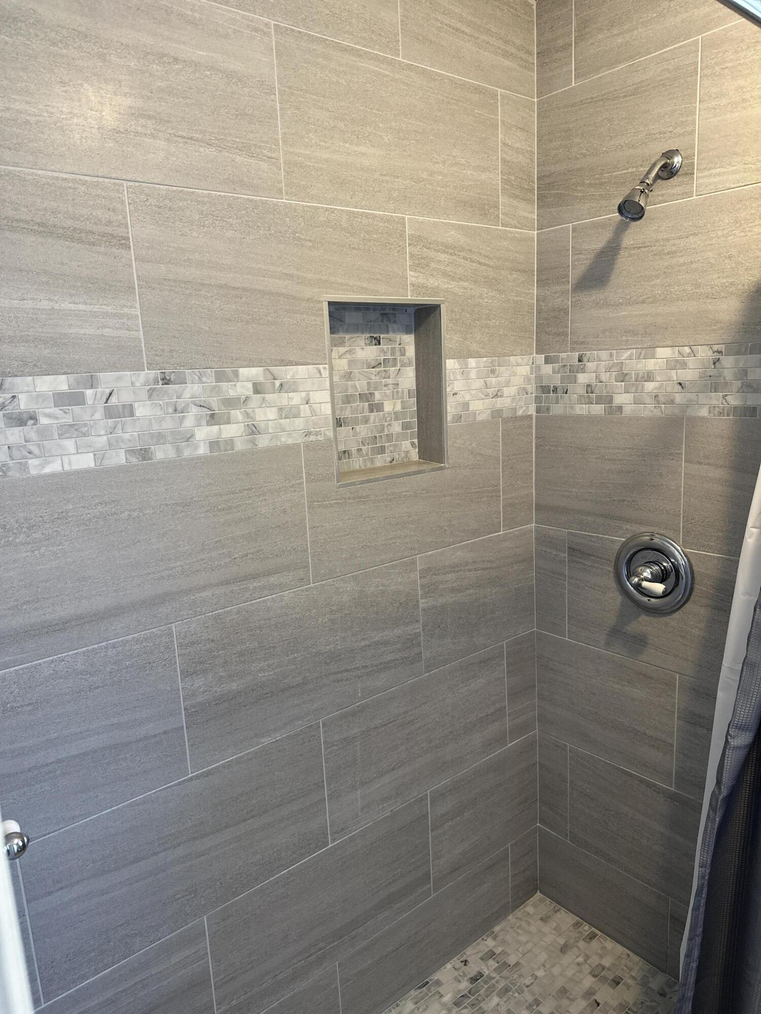 114 Wright Circle Niceville, FL 32578 - Photo 8 of 17 a bathroom with a shower