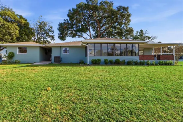 a view of a house with a yard