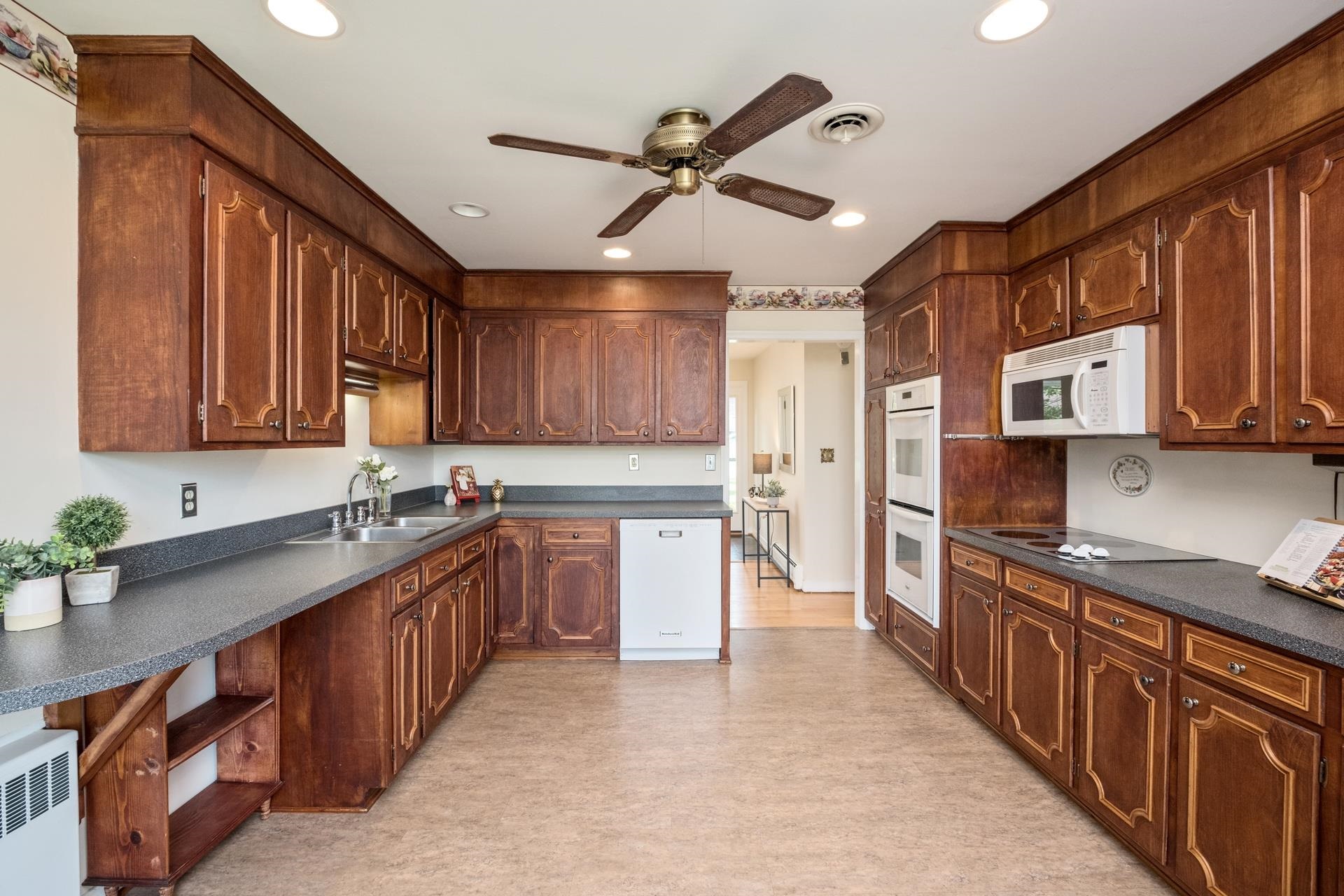 1194 Pinehurst Road Staunton, VA 24401 - Photo 5 of 63 Gallery Image 5