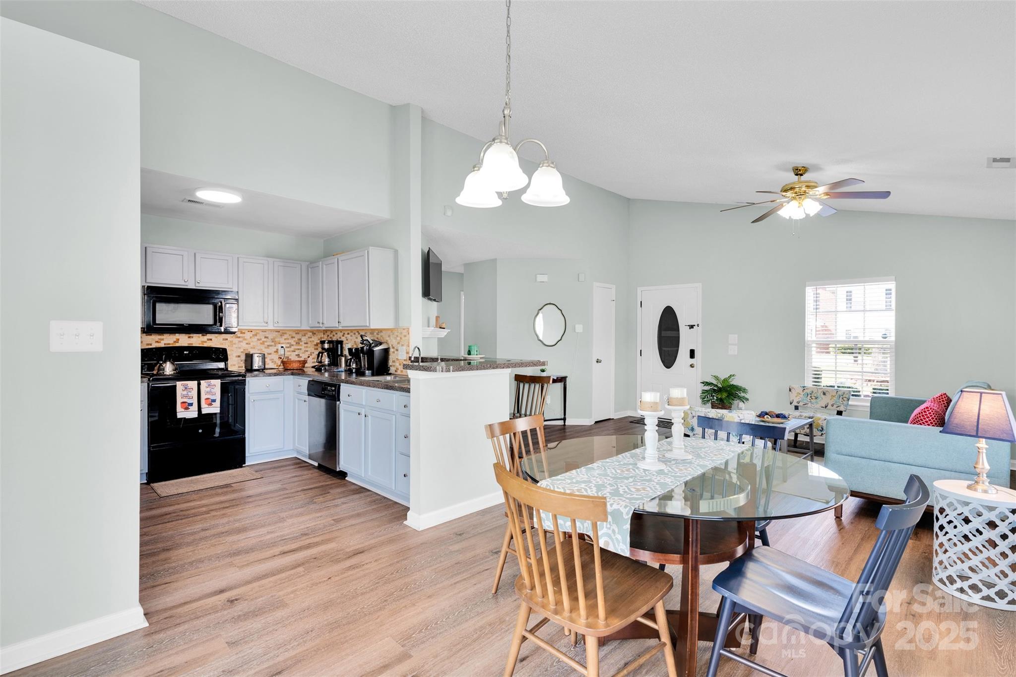 2027 Pimpernel Road Charlotte, NC 28213 - Photo 4 of 21