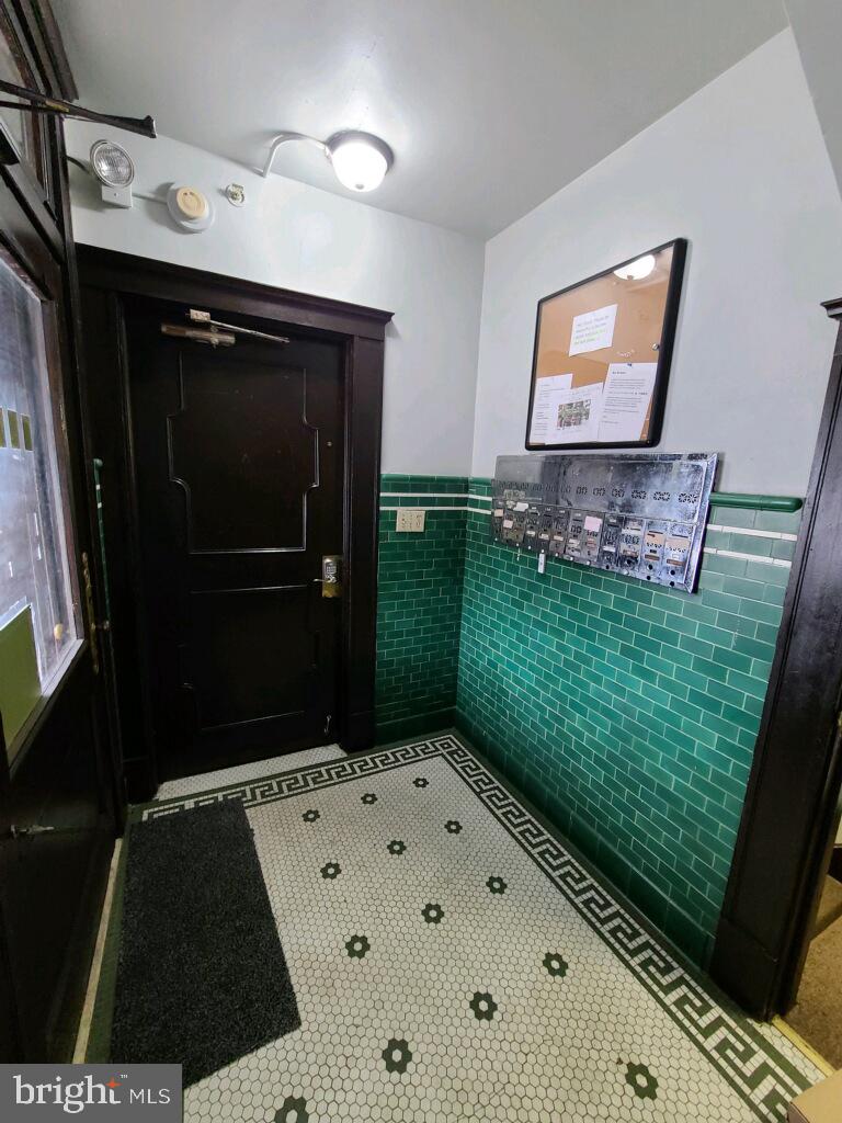 901 North Front Street, Unit 3R Harrisburg, PA 17102 - Photo 21 of 21 a bathroom with a sink and a mirror