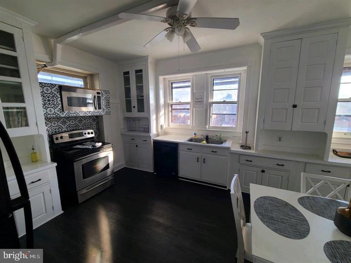 901 North Front Street, Unit 3R Harrisburg, PA 17102 - Photo 4 of 21 a kitchen with stainless steel appliances kitchen island granite countertop a stove a sink and a refrigerator