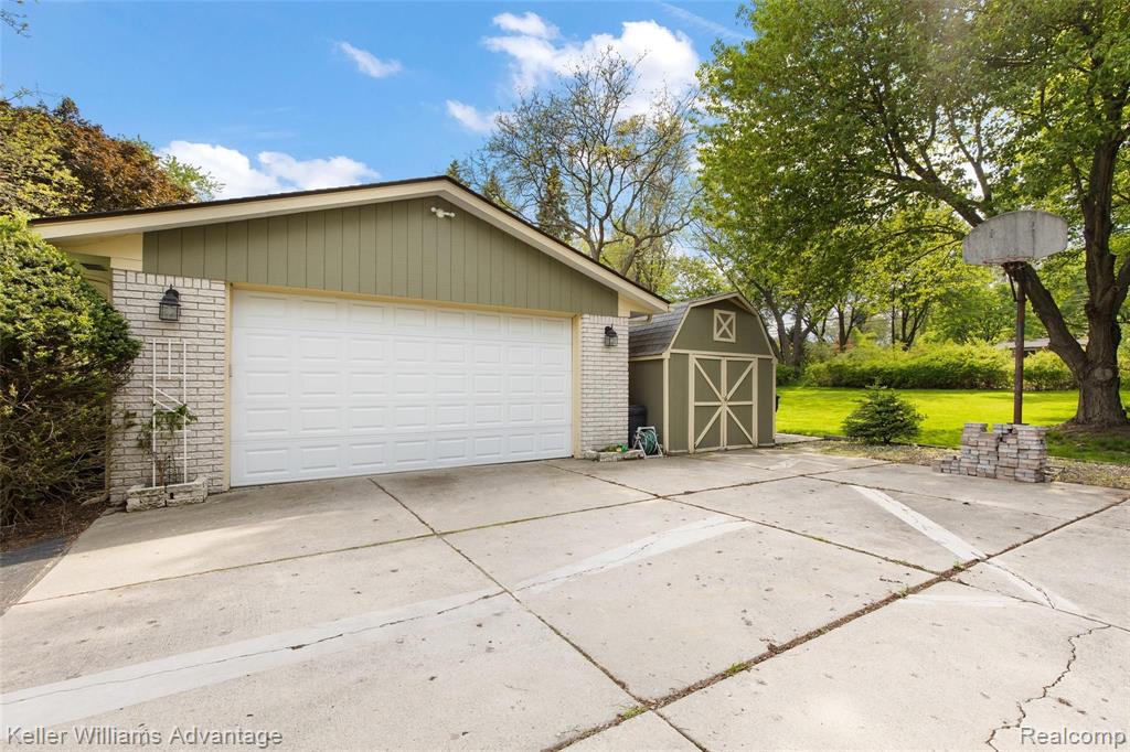 112 East Maryknoll Road Rochester Hills, MI 48309 - Photo 4 of 47