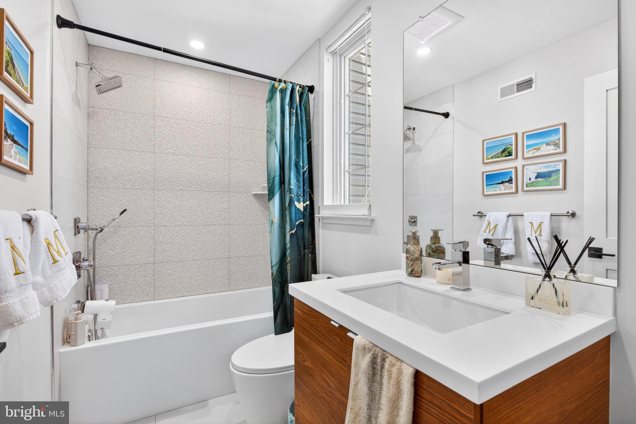 2411 Innovator Way Philadelphia, PA 19146 - Photo 14 of 26 a bathroom with a sink toilet and a bathtub