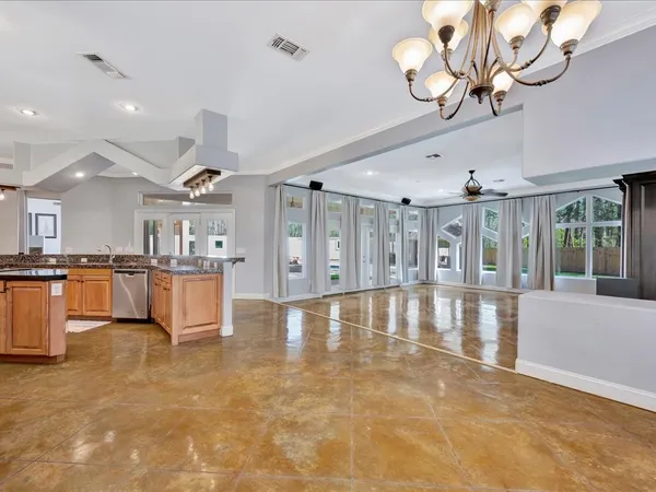 $798,000 | 205 Twin Creek, Lufkin, TX 75904