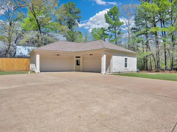 $798,000 | 205 Twin Creek, Lufkin, TX 75904