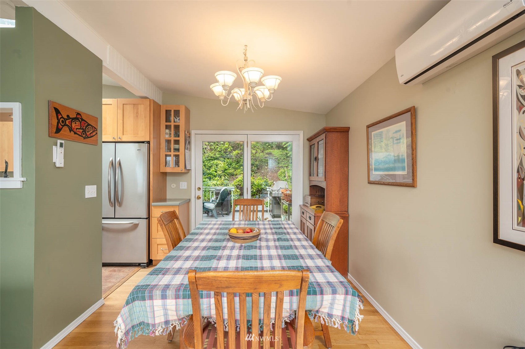 9238 Southwest Summerhurst Road Vashon, WA 98070 - Photo 13 of 38 Gallery Image 13