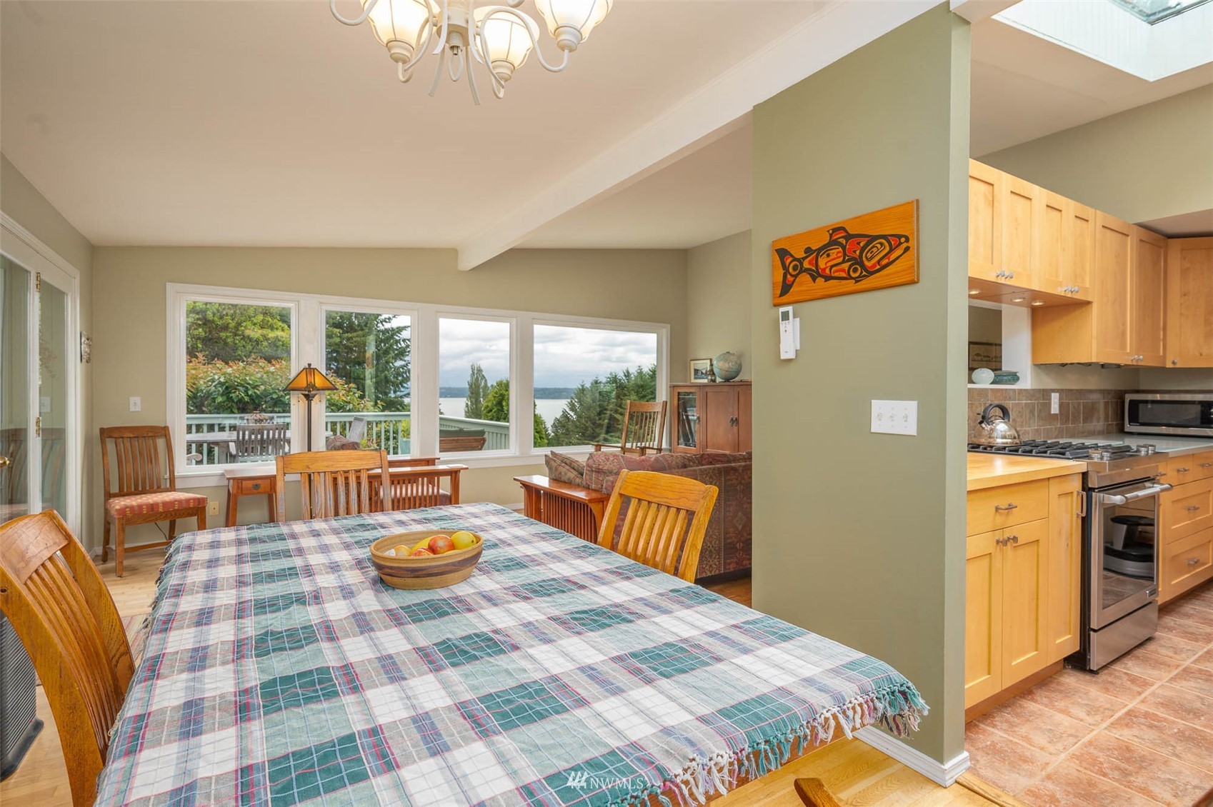 9238 Southwest Summerhurst Road Vashon, WA 98070 - Photo 14 of 38 Gallery Image 14