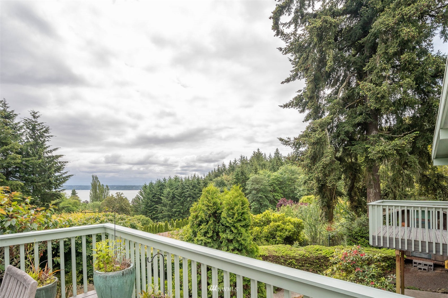 9238 Southwest Summerhurst Road Vashon, WA 98070 - Photo 20 of 38 Gallery Image 20