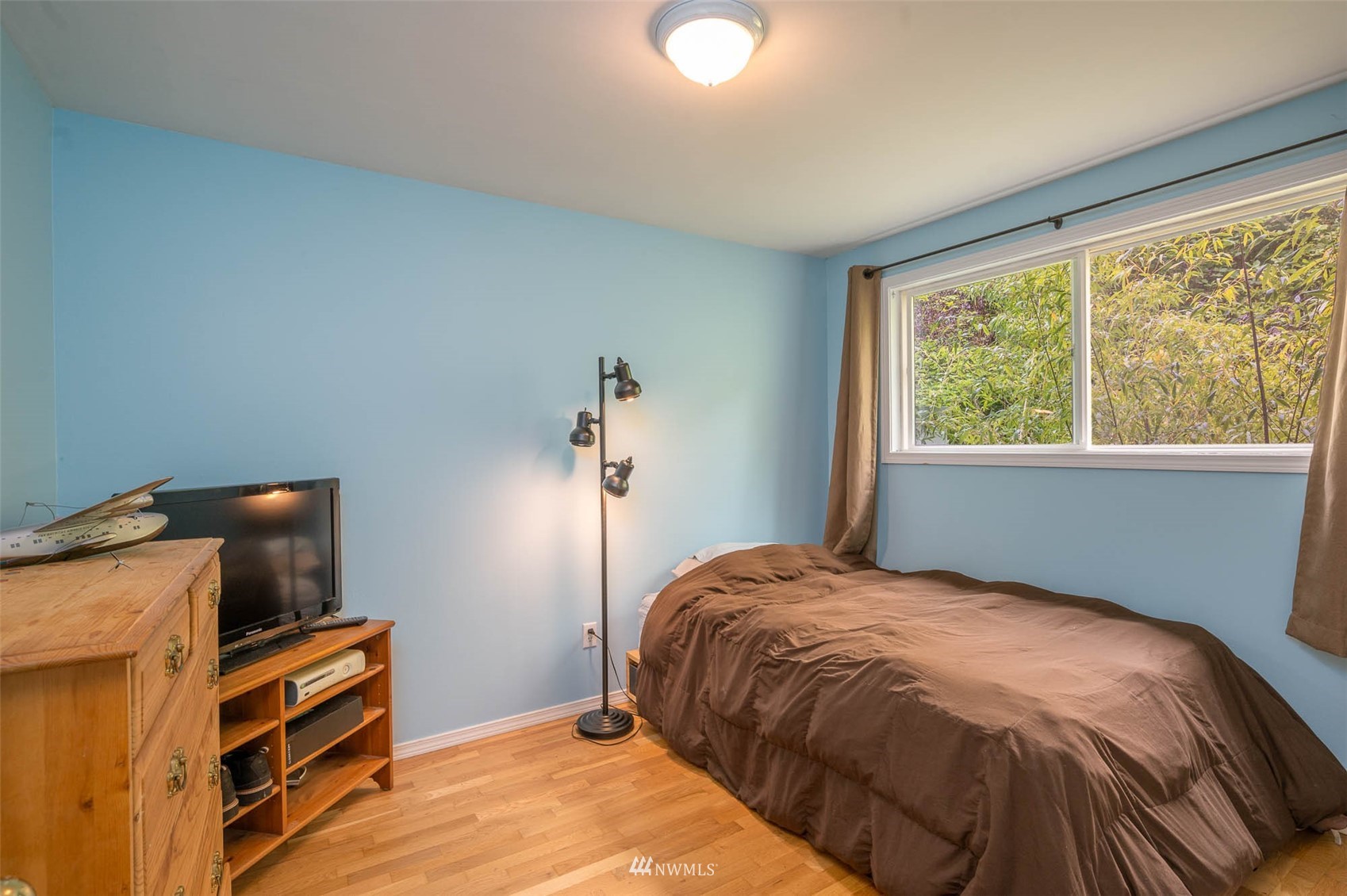 9238 Southwest Summerhurst Road Vashon, WA 98070 - Photo 22 of 38 Gallery Image 22