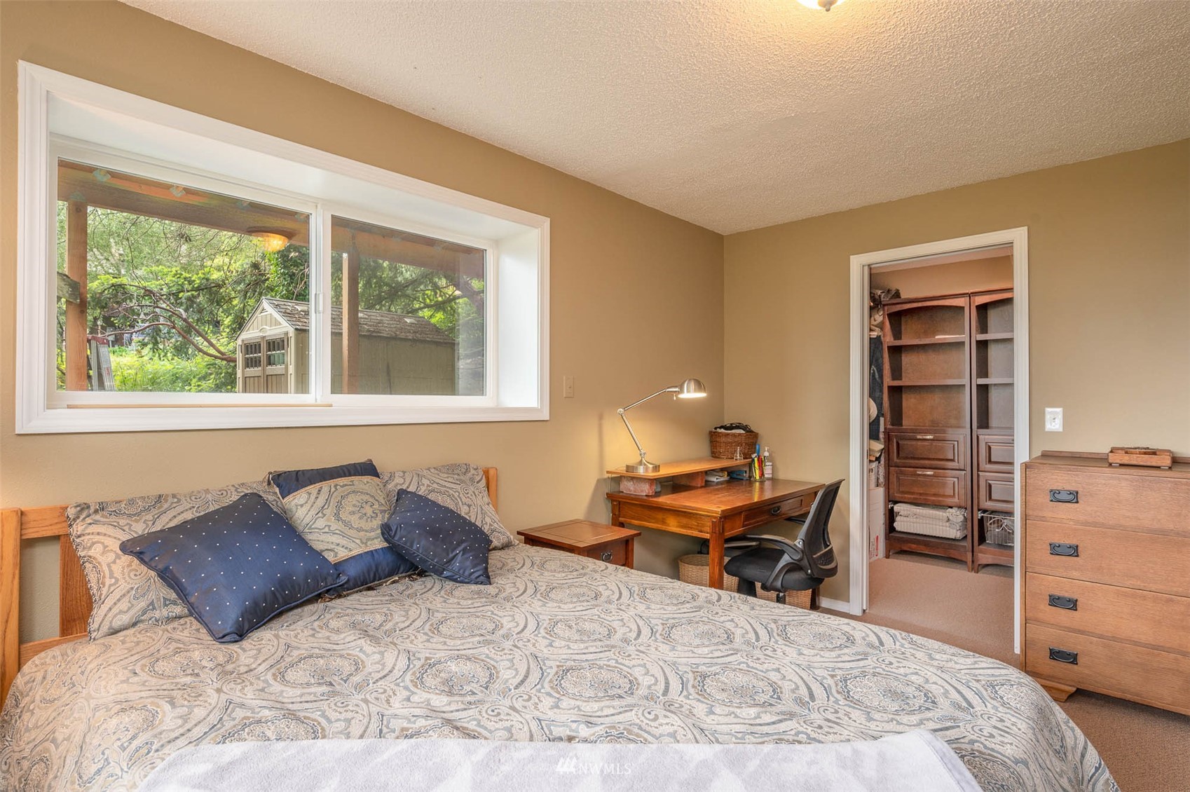 9238 Southwest Summerhurst Road Vashon, WA 98070 - Photo 30 of 38 Gallery Image 30