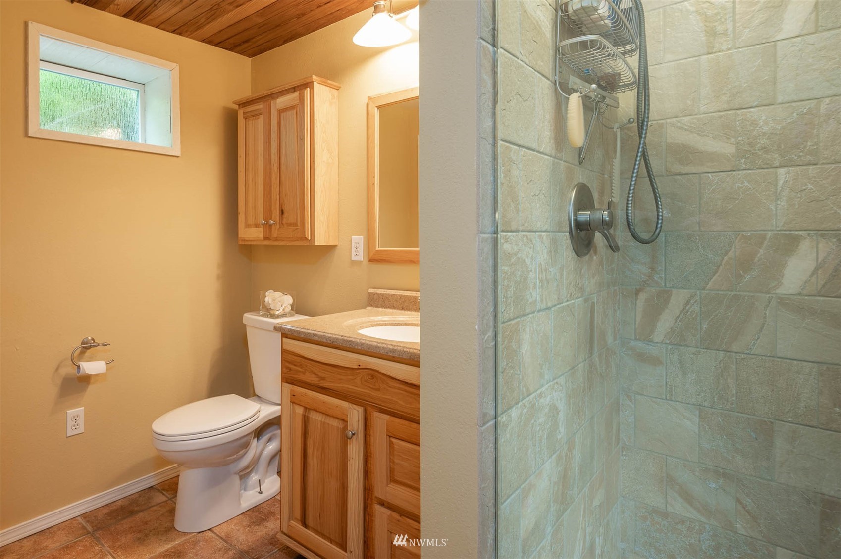 9238 Southwest Summerhurst Road Vashon, WA 98070 - Photo 31 of 38 Gallery Image 31